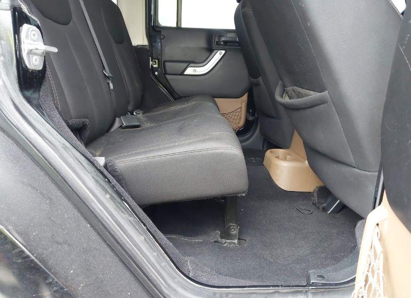 Photo 8 of 2014 Jeep Wrangler UNLIMITED SAHARA (VIN 1C4BJWEG4EL317865)