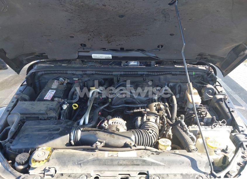 Photo 10 of 2015 Jeep Wrangler UNLIMITED SAHARA (VIN 1C4BJWEG4FL580830)