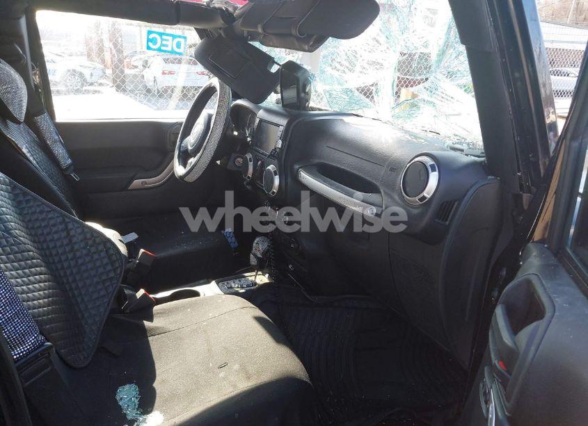 Photo 5 of 2015 Jeep Wrangler UNLIMITED SAHARA (VIN 1C4BJWEG4FL580830)