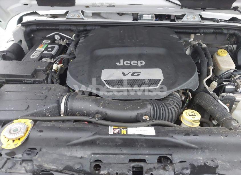 Photo 10 of 2015 Jeep Wrangler UNLIMITED SAHARA (VIN 1C4BJWEG4FL748885)