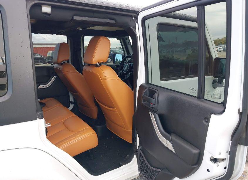 Photo 8 of 2016 Jeep Wrangler UNLIMITED SAHARA (VIN 1C4BJWEG4GL172135)