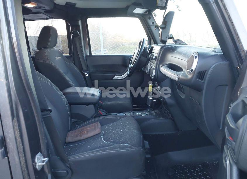 Photo 5 of 2016 Jeep Wrangler UNLIMITED SAHARA (VIN 1C4BJWEG4GL179389)