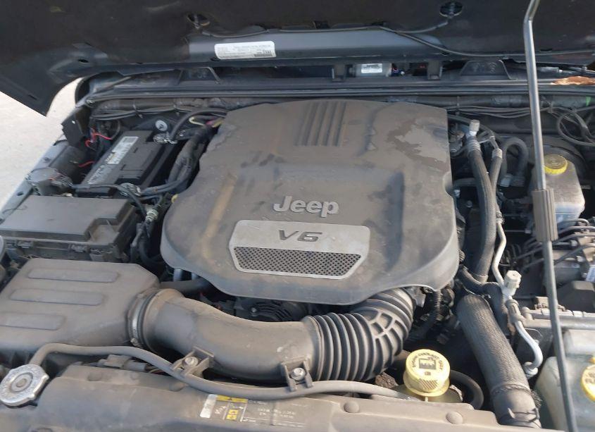 Photo 10 of 2018 Jeep Wrangler JK UNLIMITED SAHARA 4X4 (VIN 1C4BJWEG4JL909468)