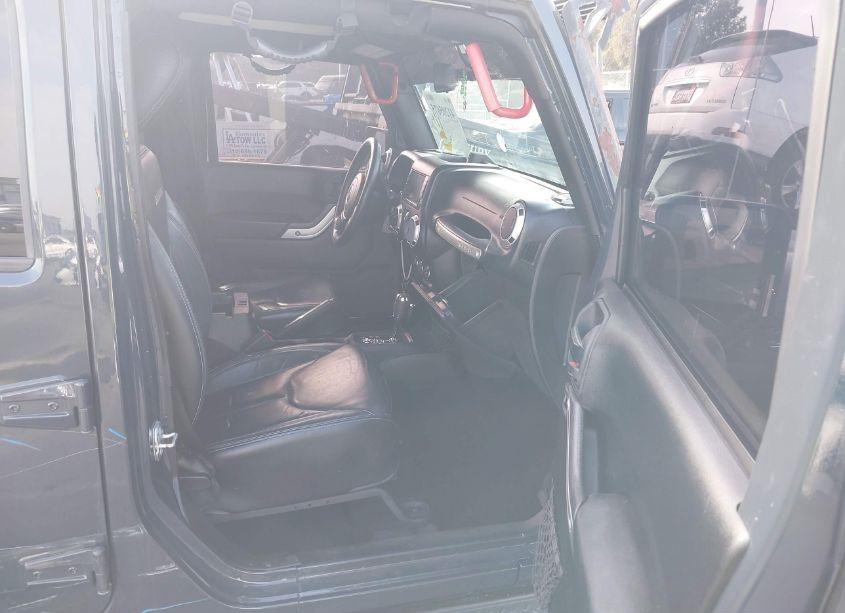 Photo 5 of 2018 Jeep Wrangler JK UNLIMITED SAHARA 4X4 (VIN 1C4BJWEG4JL909468)