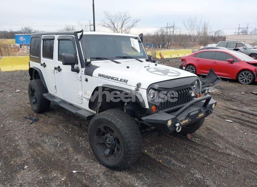 2013 Jeep Wrangler UNLIMITED SAHARA (VIN 1C4BJWEG5DL523632) main photo