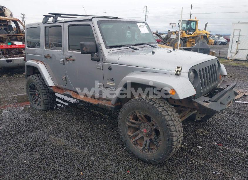 2013 Jeep Wrangler UNLIMITED SAHARA (VIN 1C4BJWEG5DL694932) main photo
