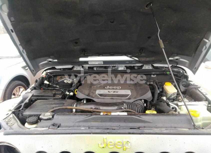 Photo 10 of 2014 Jeep Wrangler UNLIMITED SAHARA (VIN 1C4BJWEG5EL110837)