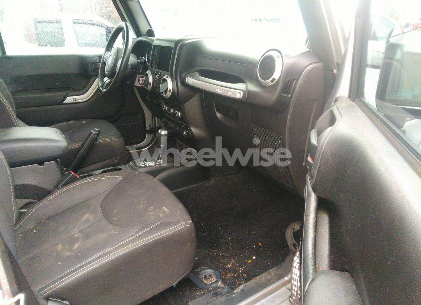 Photo 5 of 2014 Jeep Wrangler UNLIMITED SAHARA (VIN 1C4BJWEG5EL110837)