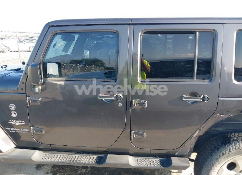 Photo 14 of 2014 Jeep Wrangler UNLIMITED SAHARA (VIN 1C4BJWEG5EL209951)