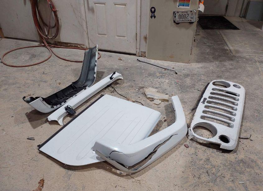 Photo 12 of 2016 Jeep Wrangler UNLIMITED SAHARA (VIN 1C4BJWEG5GL240006)