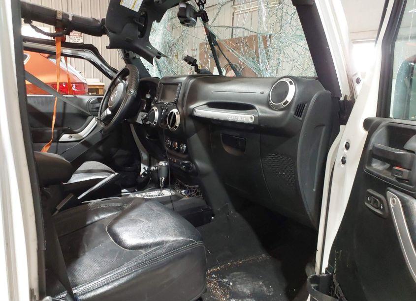 Photo 5 of 2016 Jeep Wrangler UNLIMITED SAHARA (VIN 1C4BJWEG5GL240006)