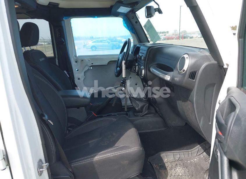 Photo 5 of 2016 Jeep Wrangler UNLIMITED SAHARA (VIN 1C4BJWEG5GL330918)