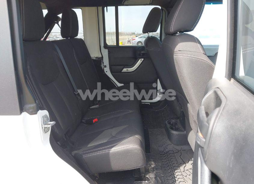 Photo 8 of 2016 Jeep Wrangler UNLIMITED SAHARA (VIN 1C4BJWEG5GL330918)