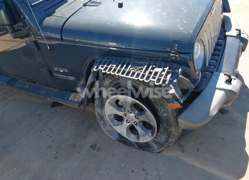 Photo 18 of 2018 Jeep Wrangler JK UNLIMITED SAHARA 4X4 (VIN 1C4BJWEG5JL800369)