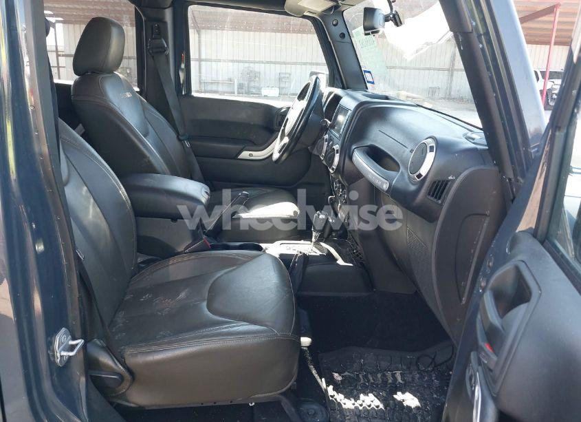 Photo 5 of 2018 Jeep Wrangler JK UNLIMITED SAHARA 4X4 (VIN 1C4BJWEG5JL800369)