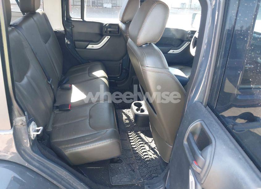 Photo 8 of 2018 Jeep Wrangler JK UNLIMITED SAHARA 4X4 (VIN 1C4BJWEG5JL800369)