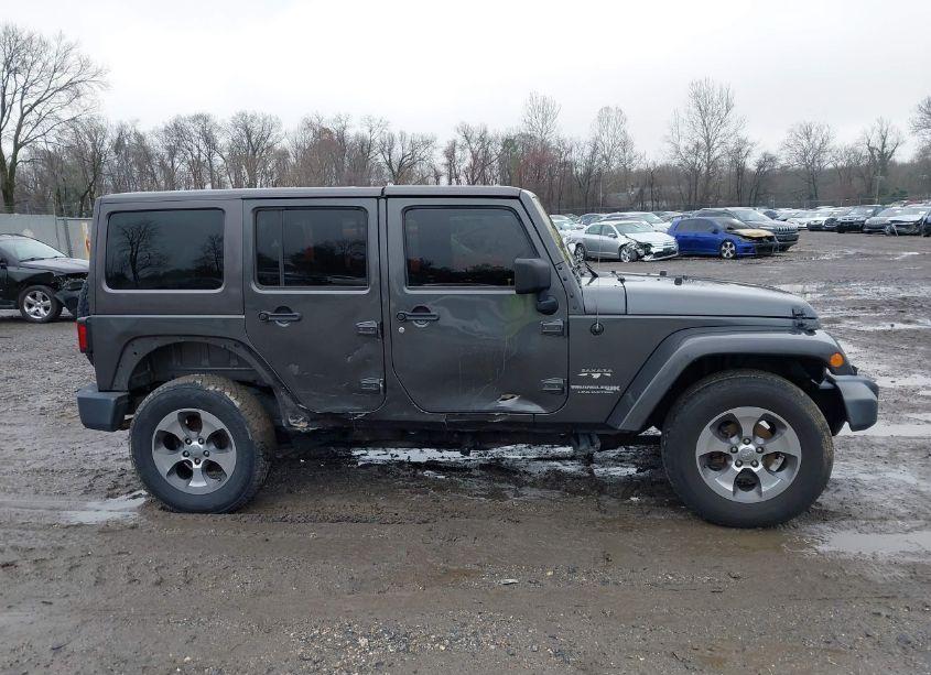 Photo 13 of 2018 Jeep Wrangler JK UNLIMITED SAHARA 4X4 (VIN 1C4BJWEG5JL833534)