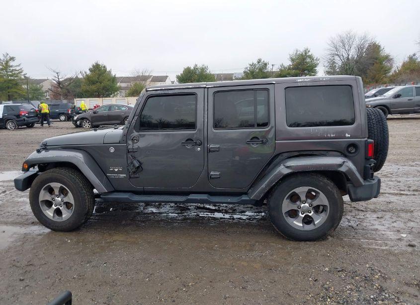 Photo 14 of 2018 Jeep Wrangler JK UNLIMITED SAHARA 4X4 (VIN 1C4BJWEG5JL833534)