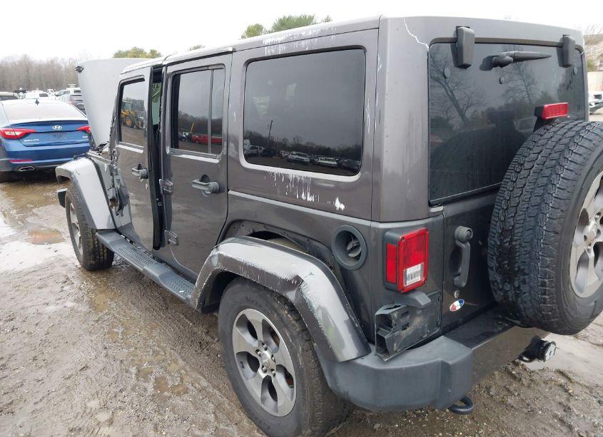 Photo 17 of 2018 Jeep Wrangler JK UNLIMITED SAHARA 4X4 (VIN 1C4BJWEG5JL833534)