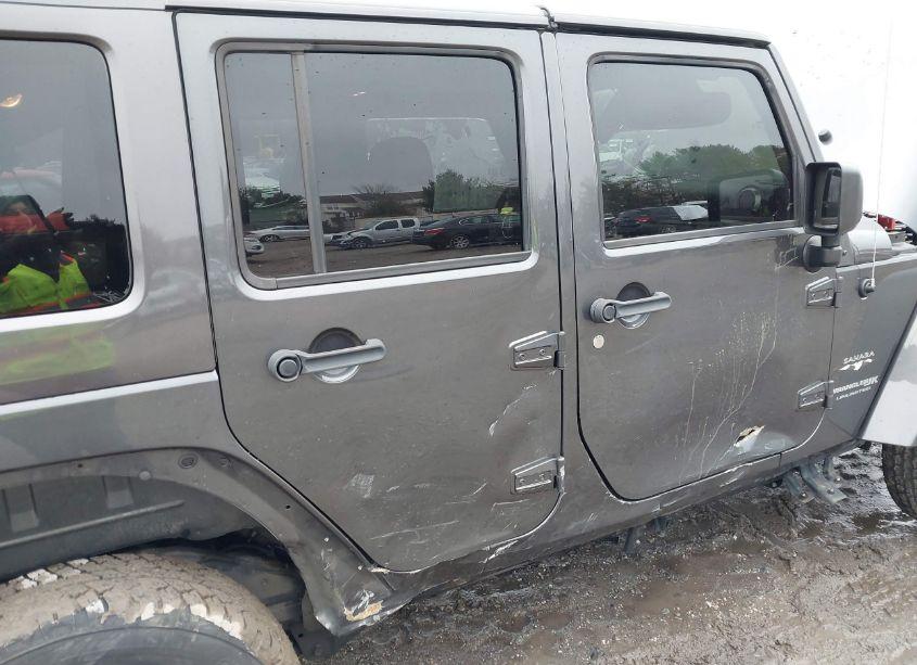 Photo 18 of 2018 Jeep Wrangler JK UNLIMITED SAHARA 4X4 (VIN 1C4BJWEG5JL833534)