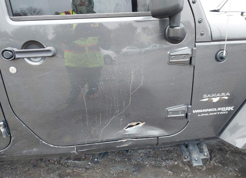 Photo 19 of 2018 Jeep Wrangler JK UNLIMITED SAHARA 4X4 (VIN 1C4BJWEG5JL833534)