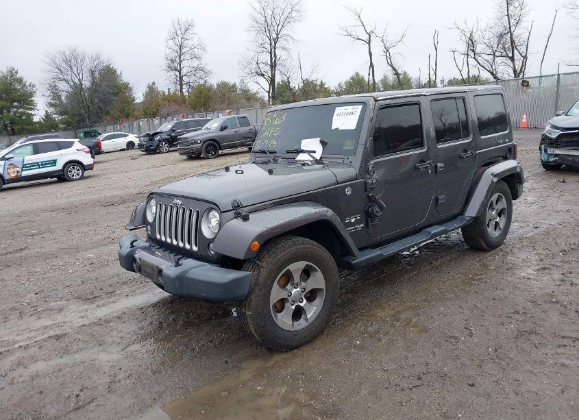 Photo 2 of 2018 Jeep Wrangler JK UNLIMITED SAHARA 4X4 (VIN 1C4BJWEG5JL833534)
