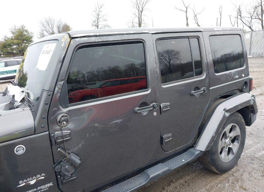 Photo 6 of 2018 Jeep Wrangler JK UNLIMITED SAHARA 4X4 (VIN 1C4BJWEG5JL833534)