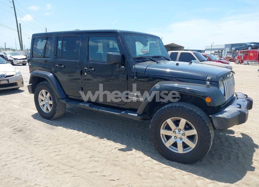 2016 Jeep Wrangler UNLIMITED SAHARA (VIN 1C4BJWEG6GL109165) main photo