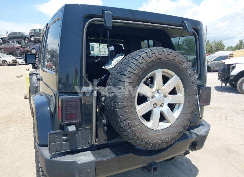 Photo 6 of 2016 Jeep Wrangler UNLIMITED SAHARA (VIN 1C4BJWEG6GL109165)