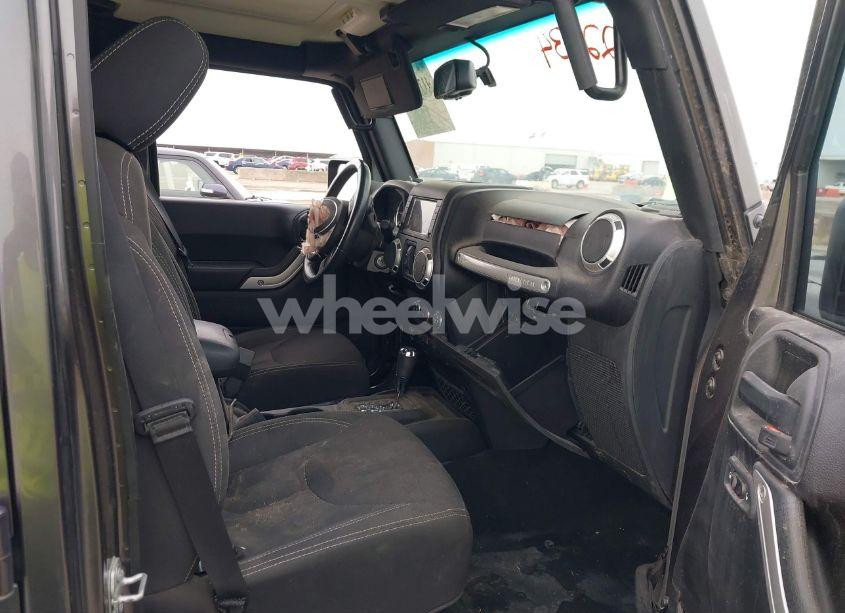 Photo 5 of 2017 Jeep Wrangler UNLIMITED SAHARA 4X4 (VIN 1C4BJWEG6HL581299)