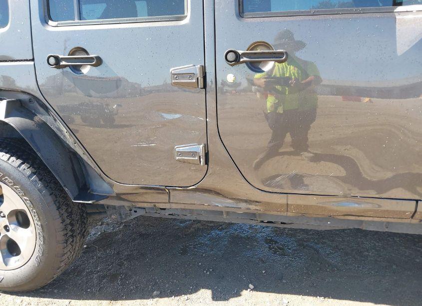 Photo 6 of 2017 Jeep Wrangler UNLIMITED SAHARA 4X4 (VIN 1C4BJWEG6HL665641)