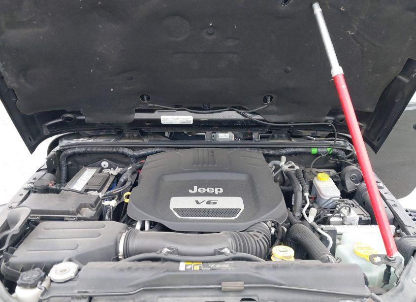 Photo 10 of 2018 Jeep Wrangler JK UNLIMITED SAHARA 4X4 (VIN 1C4BJWEG6JL841884)