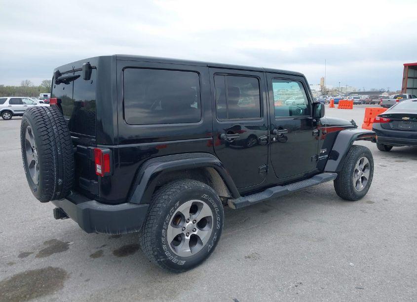 Photo 4 of 2018 Jeep Wrangler JK UNLIMITED SAHARA 4X4 (VIN 1C4BJWEG6JL841884)