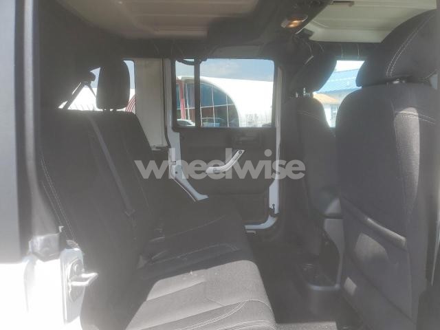 Photo 9 of 2018 JEEP WRANGLER UNLIMITED SAHARA (VIN 1C4BJWEG6JL937398)