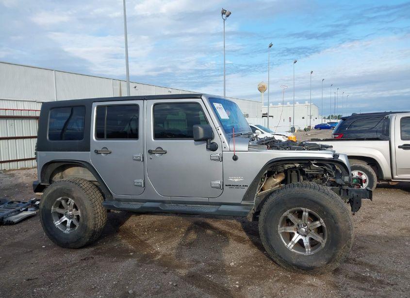 Photo 14 of 2014 Jeep Wrangler UNLIMITED SAHARA (VIN 1C4BJWEG7EL121502)