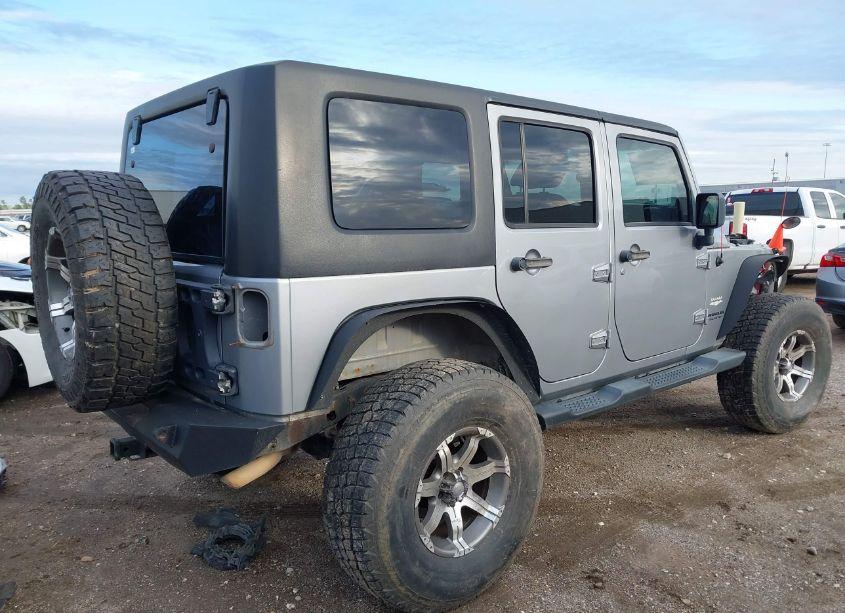 Photo 4 of 2014 Jeep Wrangler UNLIMITED SAHARA (VIN 1C4BJWEG7EL121502)