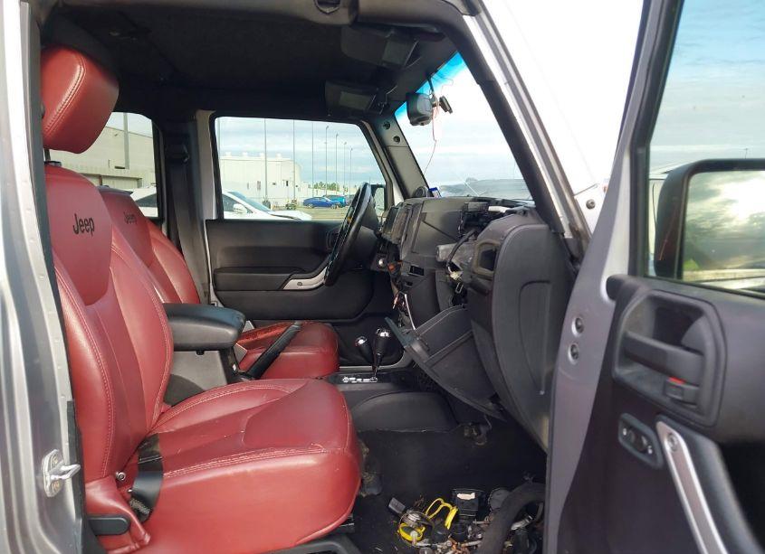 Photo 5 of 2014 Jeep Wrangler UNLIMITED SAHARA (VIN 1C4BJWEG7EL121502)