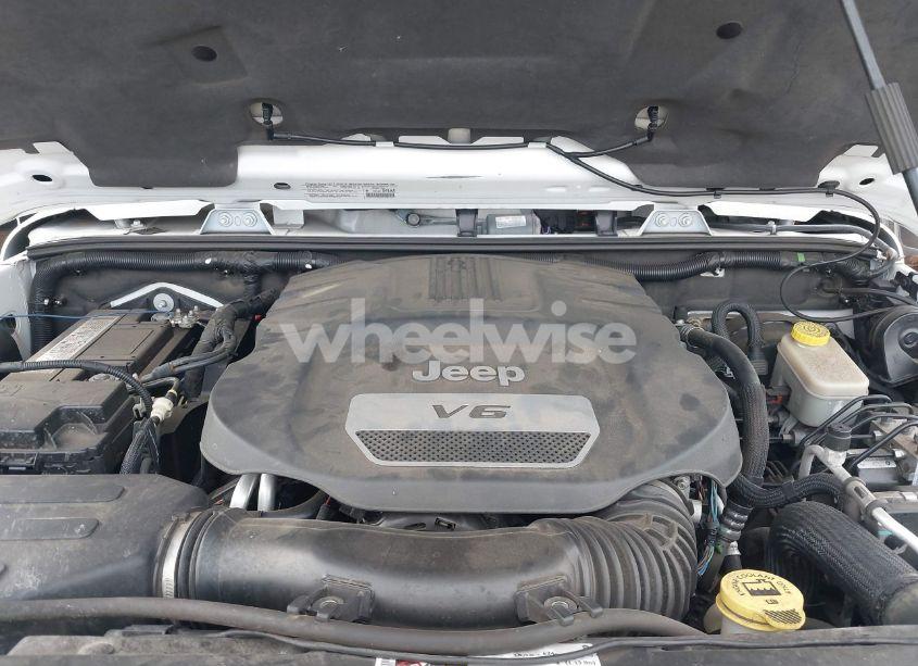 Photo 10 of 2014 Jeep Wrangler UNLIMITED ALTITUDE (VIN 1C4BJWEG7EL253899)