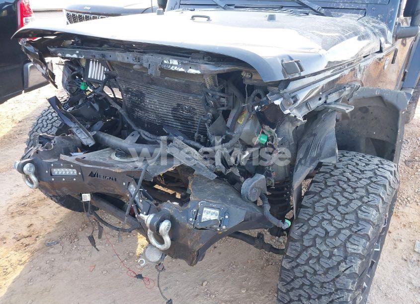 Photo 6 of 2016 Jeep Wrangler UNLIMITED SAHARA (VIN 1C4BJWEG7GL276392)