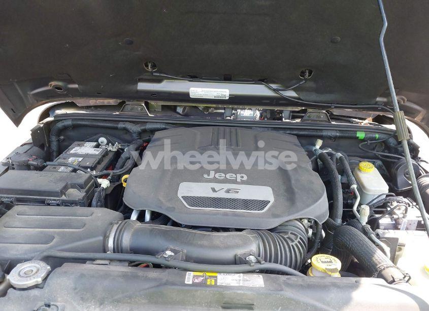 Photo 10 of 2016 Jeep Wrangler UNLIMITED SAHARA (VIN 1C4BJWEG7GL340074)