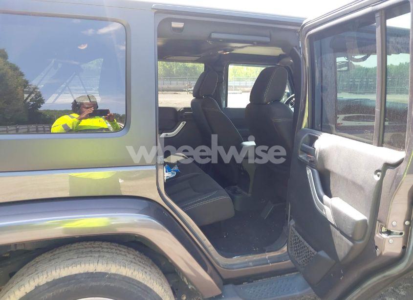 Photo 8 of 2016 Jeep Wrangler UNLIMITED SAHARA (VIN 1C4BJWEG7GL340074)