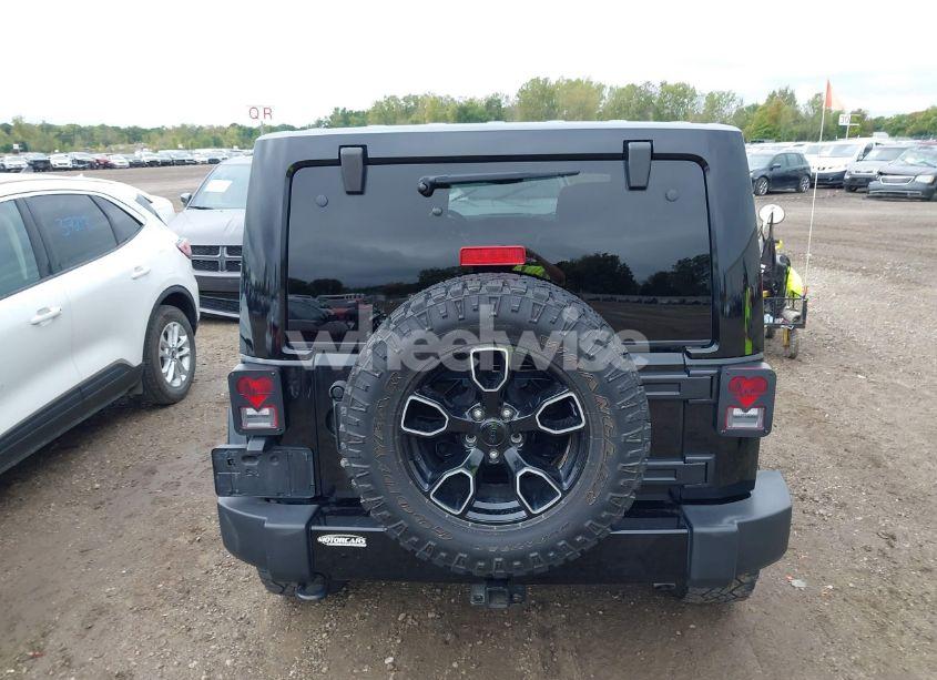 Photo 16 of 2018 Jeep Wrangler JK UNLIMITED SAHARA (VIN 1C4BJWEG7JL881133)
