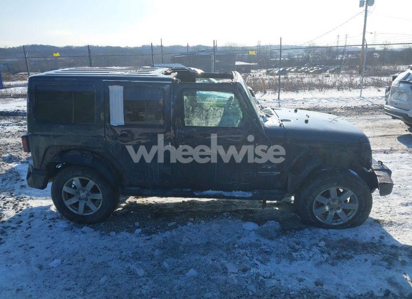 Photo 14 of 2018 Jeep Wrangler JK UNLIMITED SAHARA 4X4 (VIN 1C4BJWEG7JL895579)