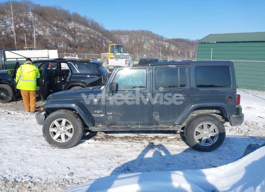 Photo 15 of 2018 Jeep Wrangler JK UNLIMITED SAHARA 4X4 (VIN 1C4BJWEG7JL895579)