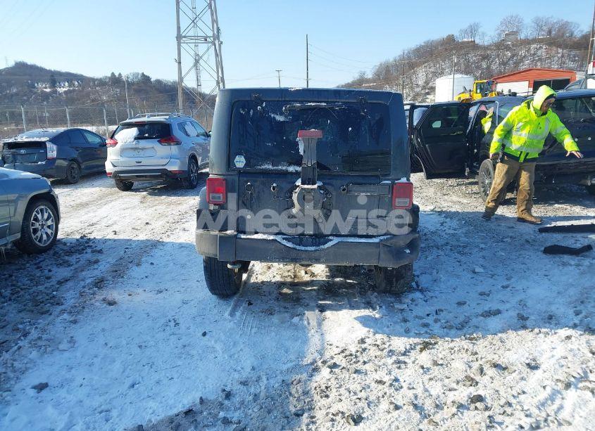 Photo 17 of 2018 Jeep Wrangler JK UNLIMITED SAHARA 4X4 (VIN 1C4BJWEG7JL895579)