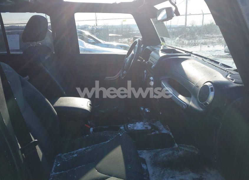 Photo 5 of 2018 Jeep Wrangler JK UNLIMITED SAHARA 4X4 (VIN 1C4BJWEG7JL895579)