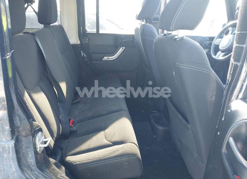 Photo 8 of 2018 Jeep Wrangler JK UNLIMITED SAHARA 4X4 (VIN 1C4BJWEG7JL895579)