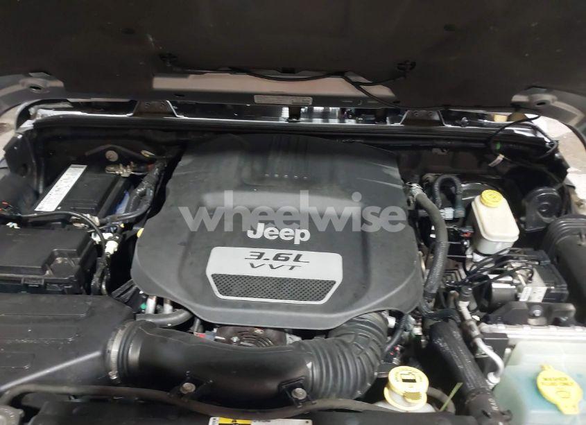 Photo 10 of 2013 Jeep Wrangler UNLIMITED SAHARA (VIN 1C4BJWEG8DL597126)