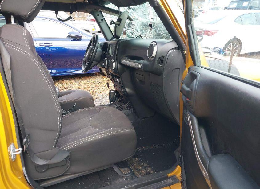 Photo 5 of 2014 Jeep Wrangler UNLIMITED SAHARA (VIN 1C4BJWEG8EL229840)