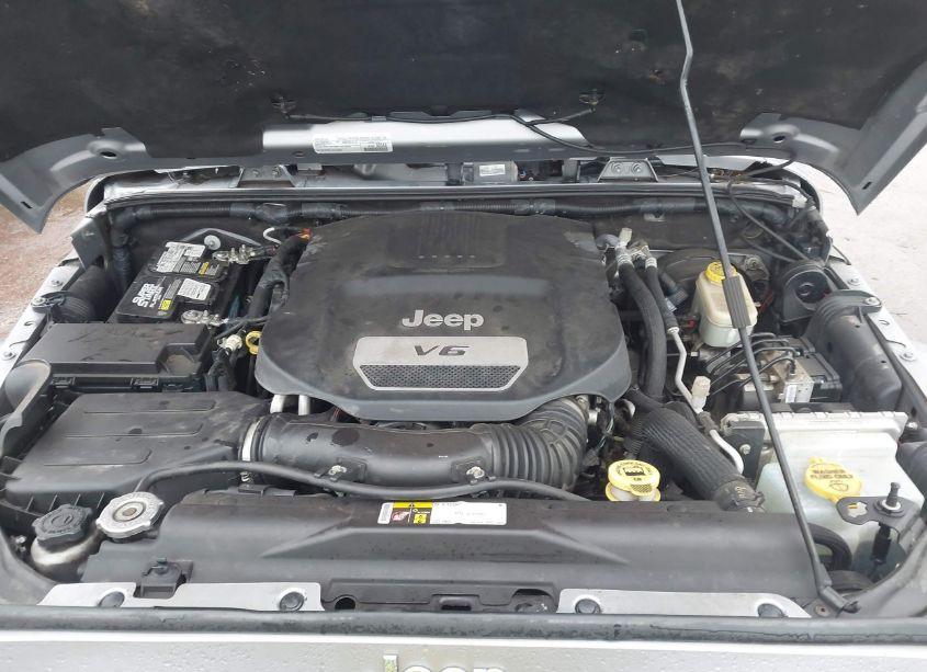 Photo 10 of 2016 Jeep Wrangler UNLIMITED SAHARA (VIN 1C4BJWEG8GL243627)